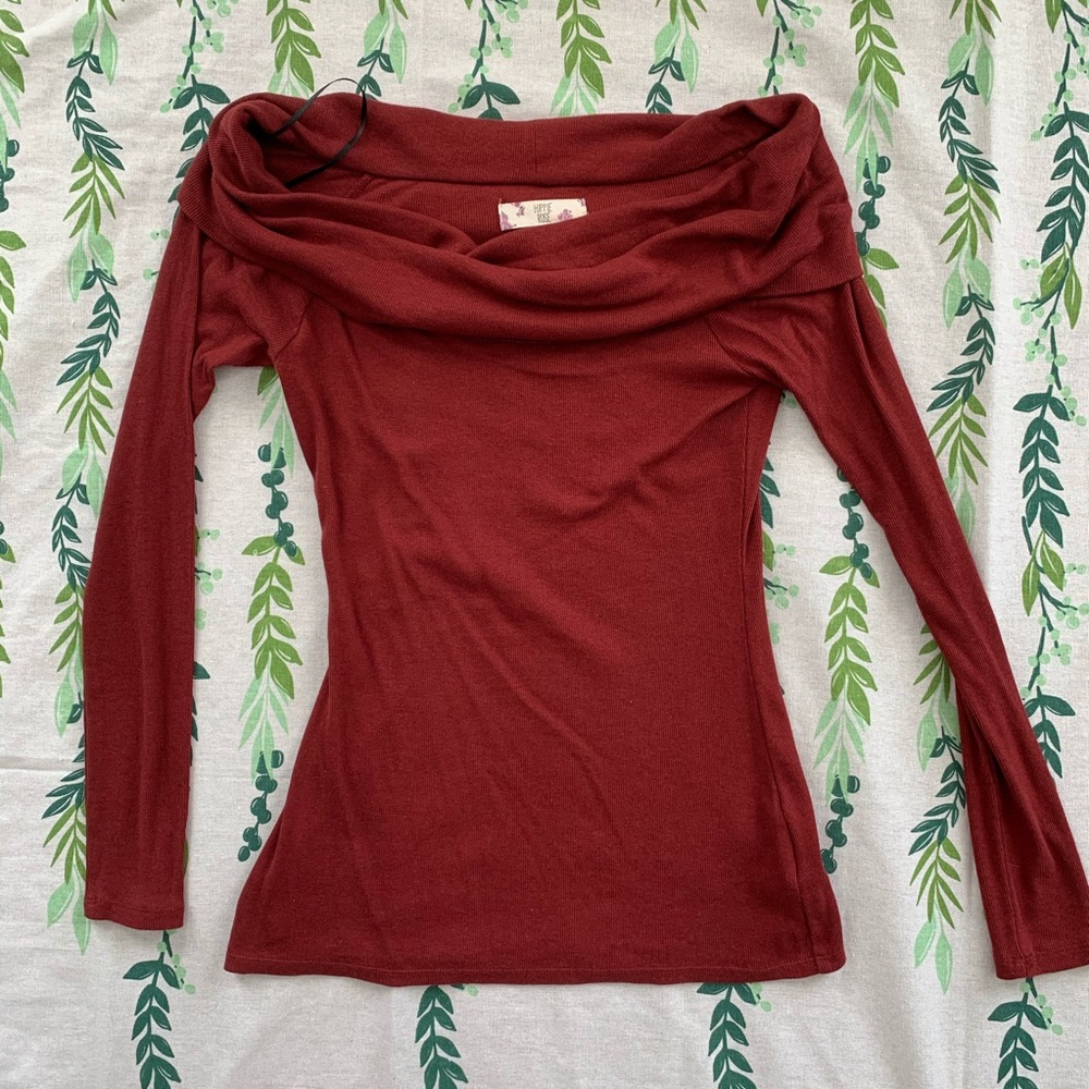 NWOT Off the shoulder long sleeve shirt